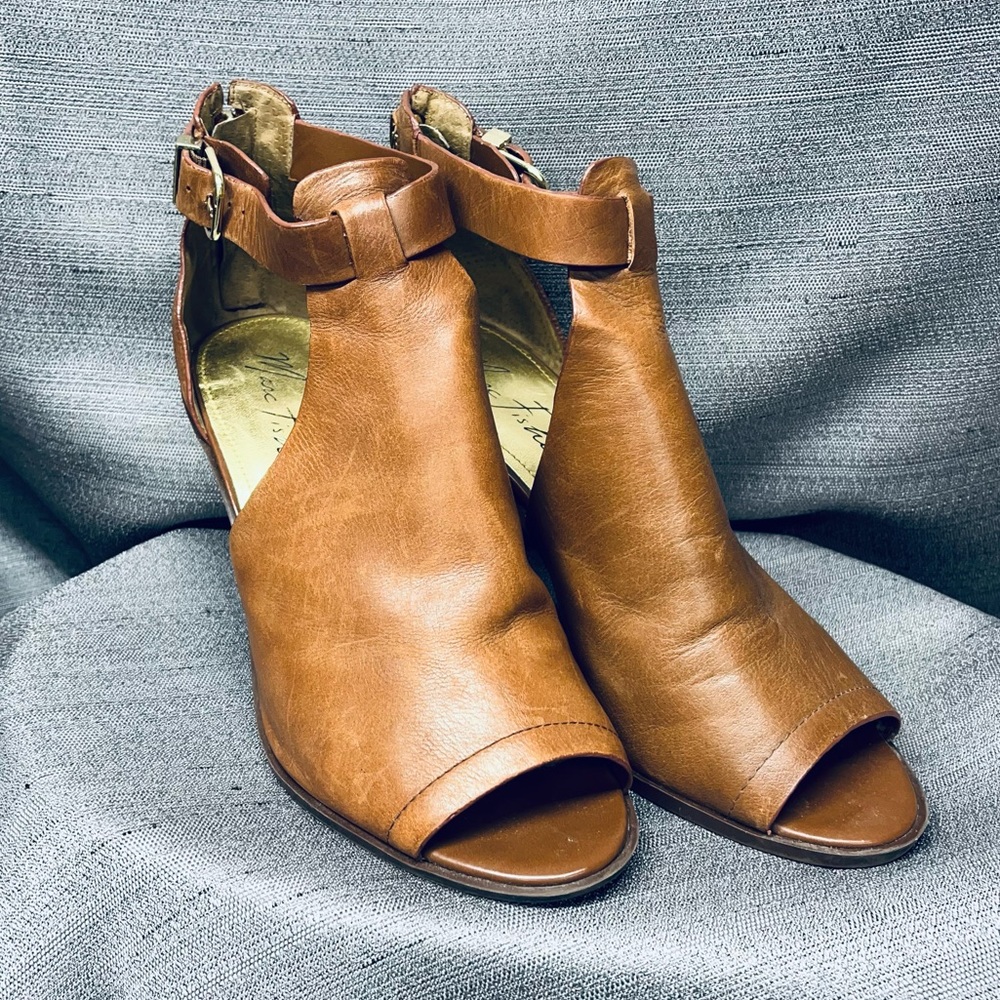 Marc Fisher Brown Cognac Leather Bootie Style Heel Women’s Size 9